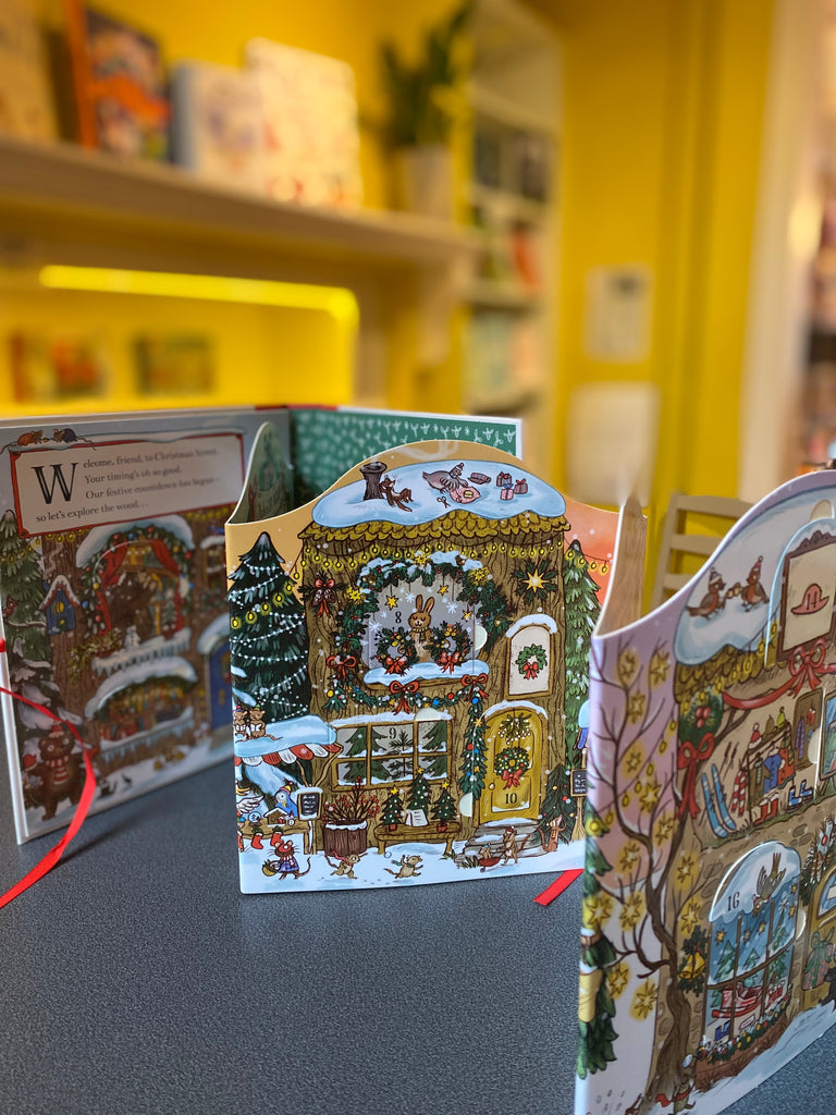 Brown Bear Wood : A Fold-Out Christmas Village and Advent Calendar! by Rachel Piercey (