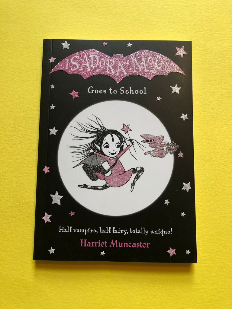 Isadora Moon Goes to School by Harriet Muncaster ( paperback)